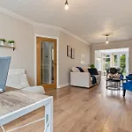 Spacious 3 Bedroom House, 6 Beds, Digbeth, Hs2 Phoenix Yard, Smithfield Site, Solihull Jlr, Nec, Arden Cross- Driveway Groups Families Contractors & Free Netflix Arz Stays