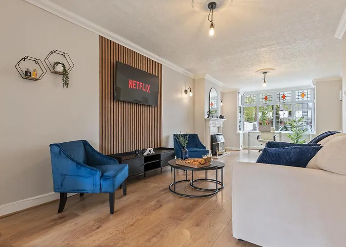 Spacious 3 Bedroom House, 6 Beds, Digbeth, Hs2 Phoenix Yard, Smithfield Site, Solihull Jlr, Nec, Arden Cross- Driveway Groups Families Contractors & Free Netflix Arz Stays
