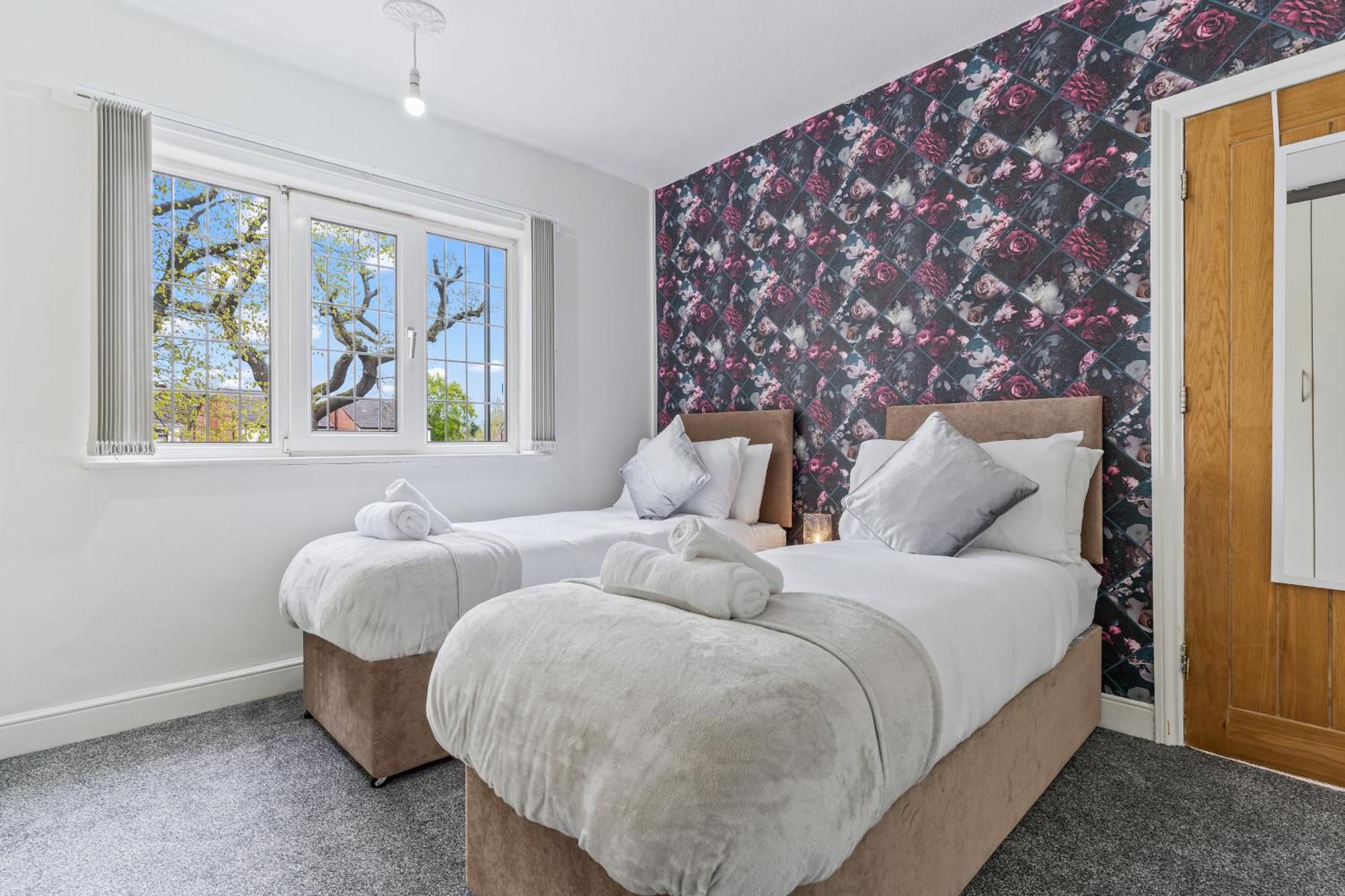 Spacious 3 Bedroom House, 6 Beds, Digbeth, Hs2 Phoenix Yard, Smithfield Site, Solihull Jlr, Nec, Arden Cross- Driveway Groups Families Contractors & Free Netflix Arz Holiday home *