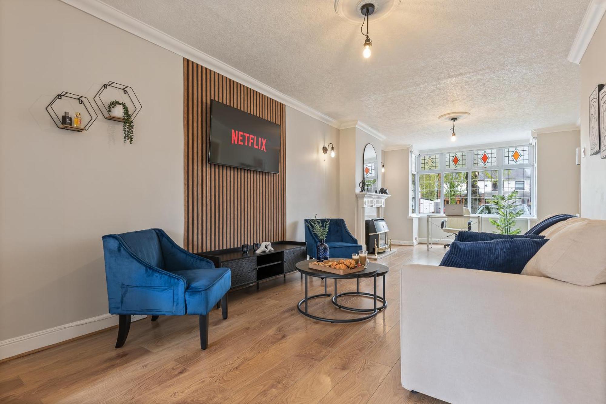 Spacious 3 Bedroom House, 6 Beds, Digbeth, Hs2 Phoenix Yard, Smithfield Site, Solihull Jlr, Nec, Arden Cross- Driveway Groups Families Contractors & Free Netflix Arz *