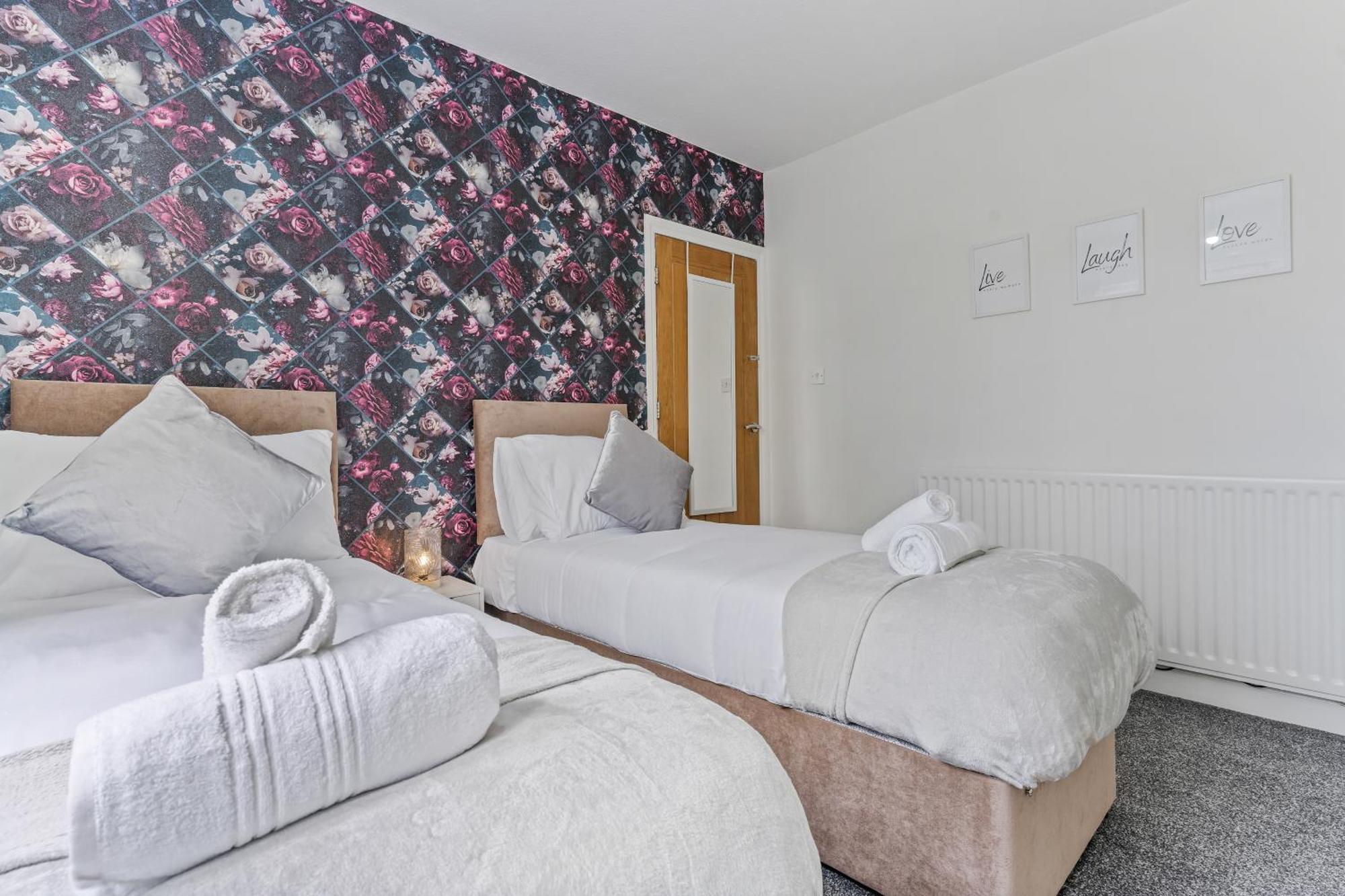 Spacious 3 Bedroom House, 6 Beds, Digbeth, Hs2 Phoenix Yard, Smithfield Site, Solihull Jlr, Nec, Arden Cross- Driveway Groups Families Contractors & Free Netflix Arz Holiday home *