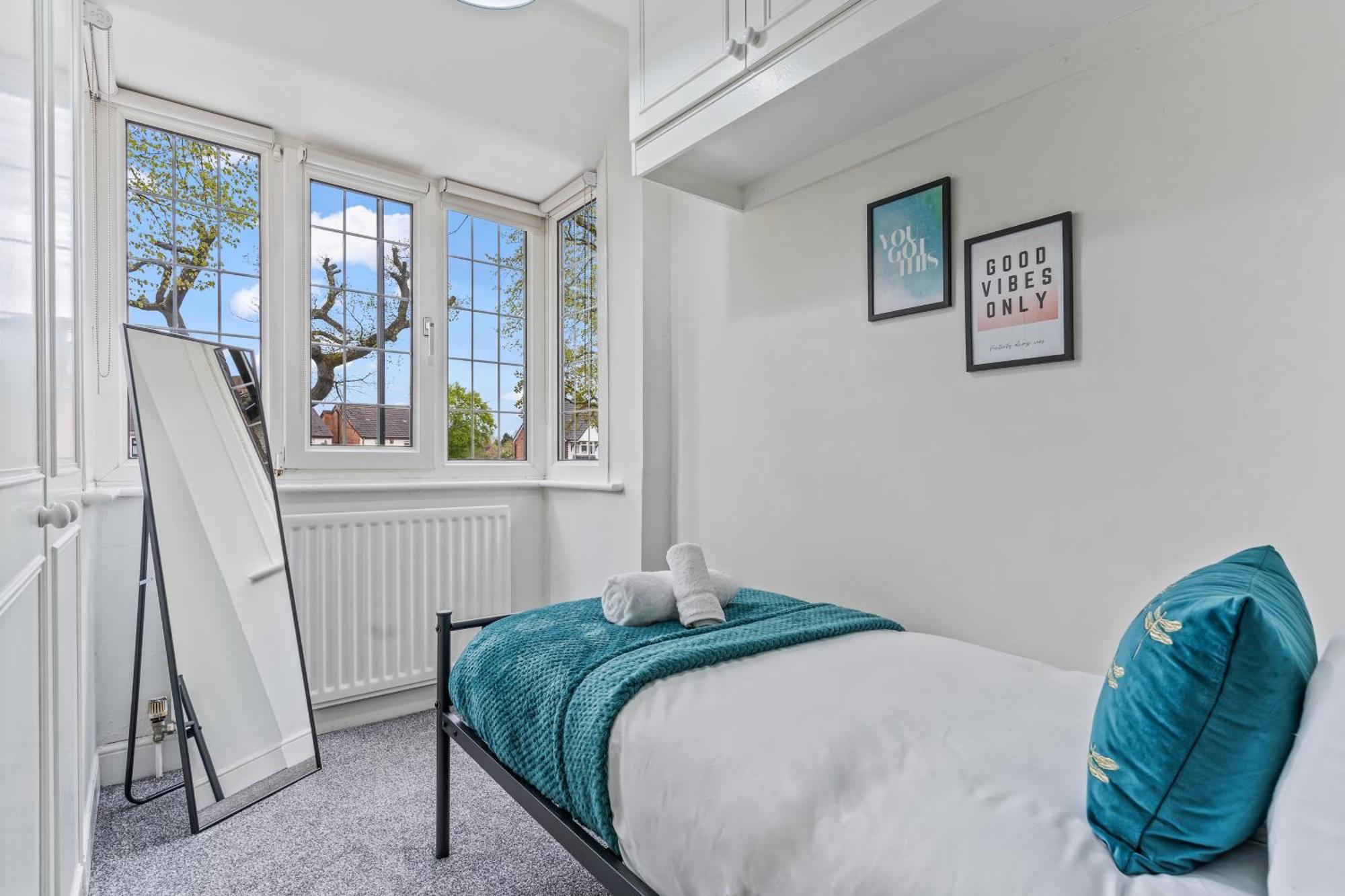 Spacious 3 Bedroom House, 6 Beds, Digbeth, Hs2 Phoenix Yard, Smithfield Site, Solihull Jlr, Nec, Arden Cross- Driveway Groups Families Contractors & Free Netflix Arz Birmingham
